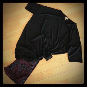 🌸 LuLaRoe Irma. EUC. 🌸