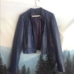 Medium, fits small. Blue leather jacket.