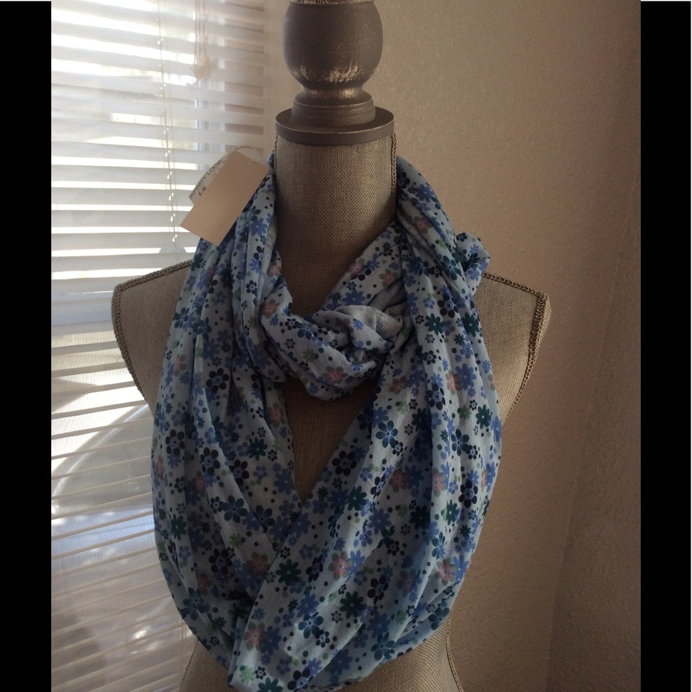 Blue infinity scarf  🌺