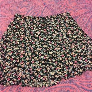 Cute floral skirt that's from H&M