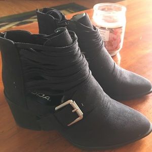 Soda Ankle boots