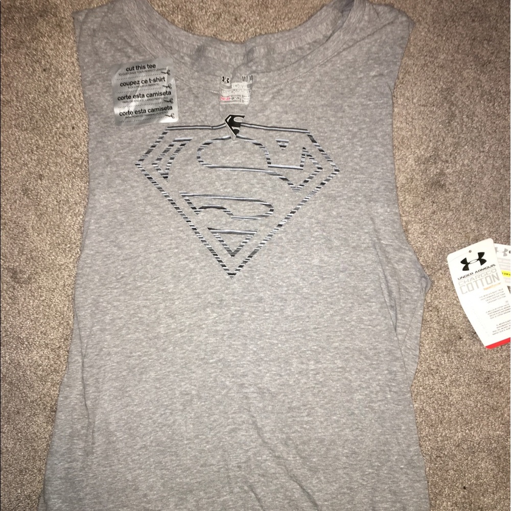 Under Armour cut-off v-neck T shirt.