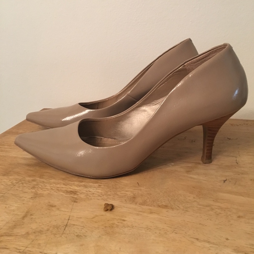 Steve Madden nude patent pumps