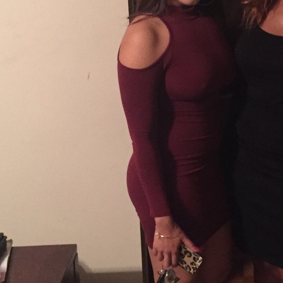 Wine cold shoulder mini dress - Picture 2 of 2