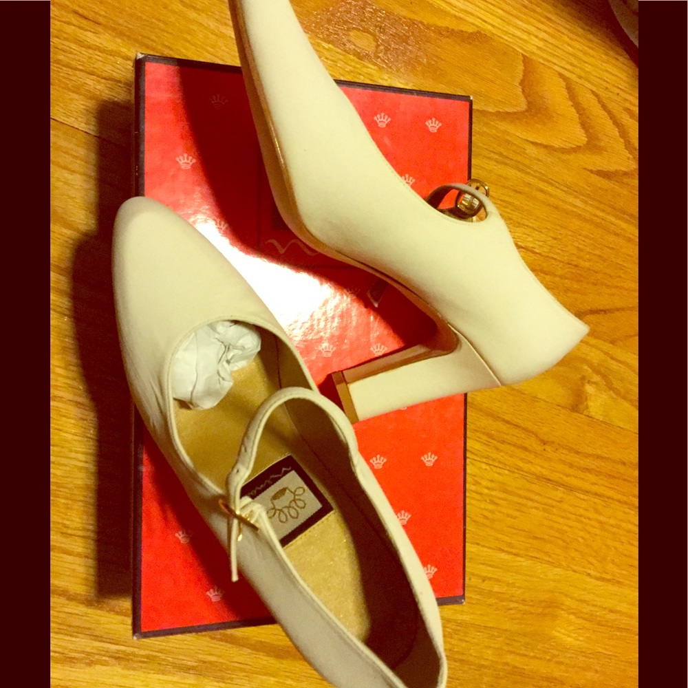 NIB - NINA Mary Jane satin shoe, Size 6.5M, NIB