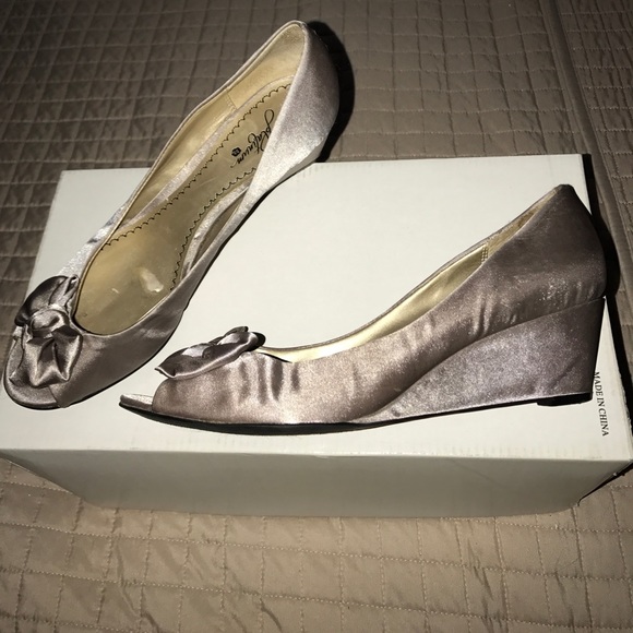 Fabric Silver Pumps - Picture 2 of 3