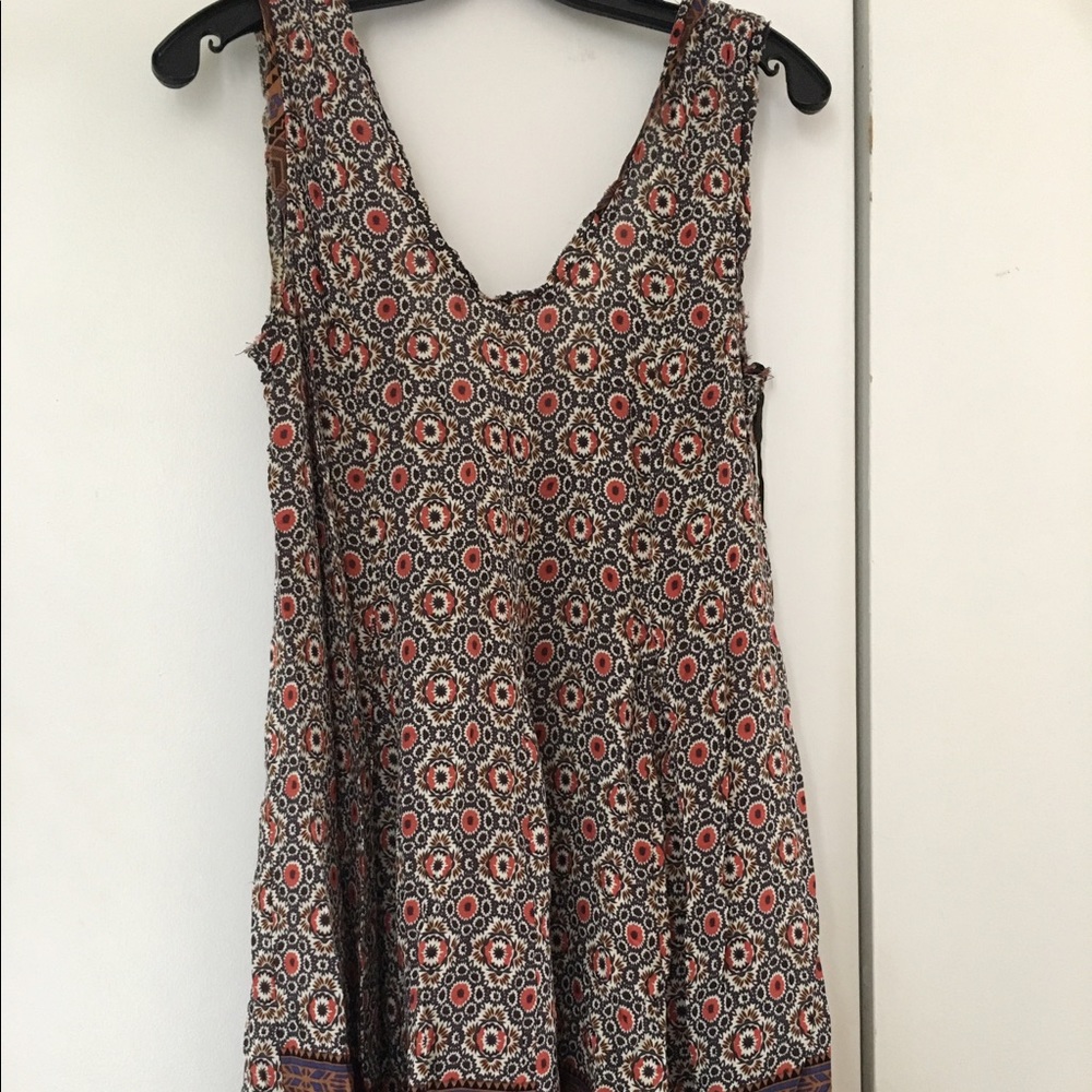 Cut out back design dress