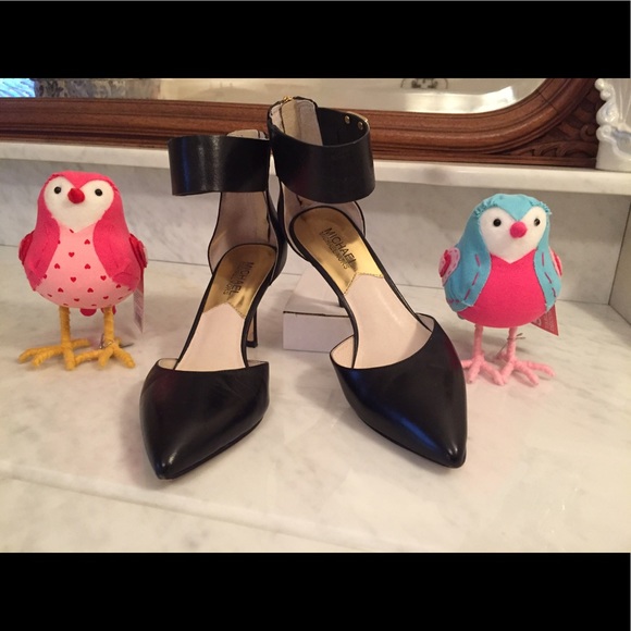 KORS Michael Kors Shoes - GUC Michael Kors small ankle heels