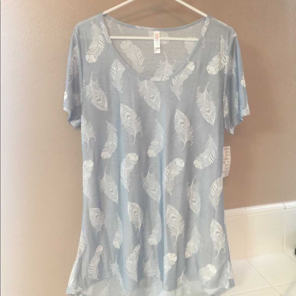 NWT LuLaRoe large classic t