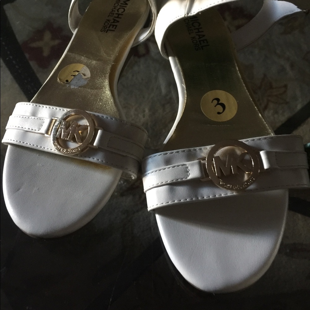 Michael Kor size 3 sandal in kids