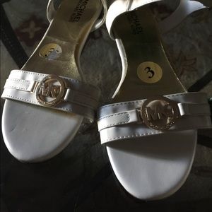 Michael Kor size 3 sandal in kids