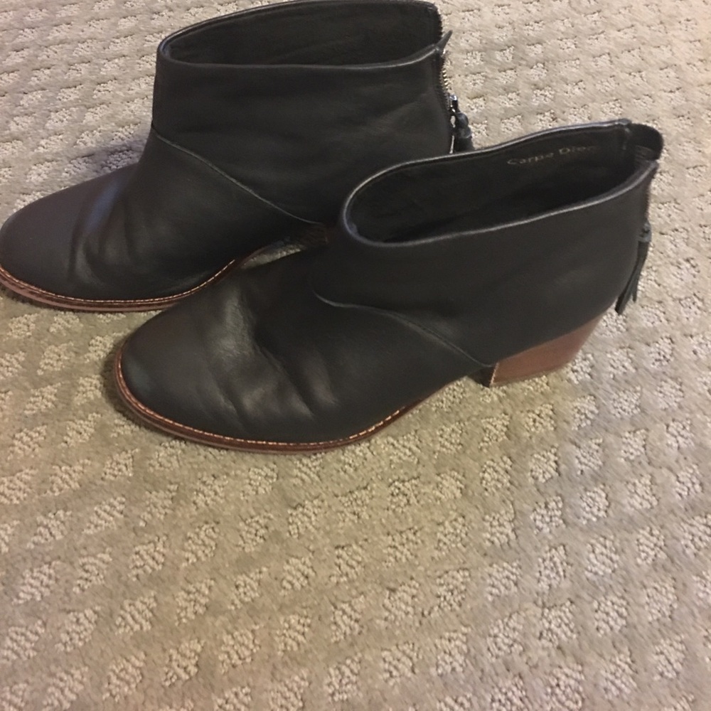 Toms black leather boots with zipper back