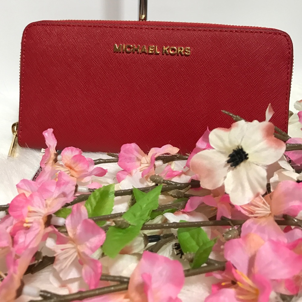 Michael Kors Jet Set Zip Around Continental Wallet
