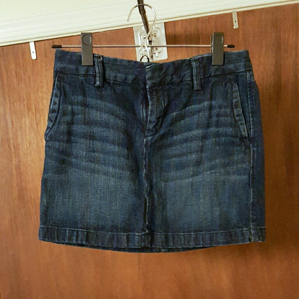 Gap dark denim mini skirt size 1