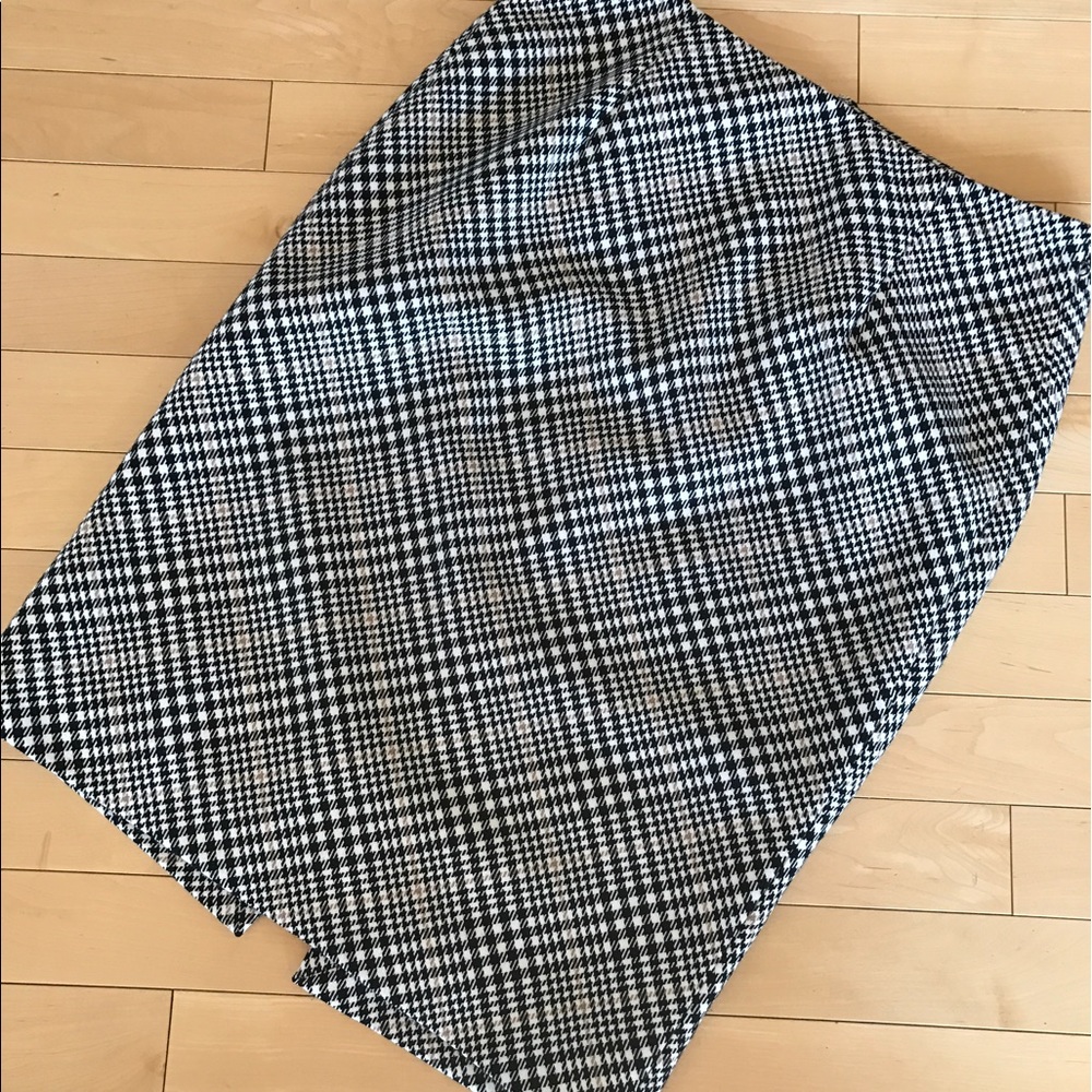 🌸 WHBM Houndstooth Pencil Skirt. 🌸