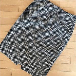 🌸 WHBM Houndstooth Pencil Skirt. 🌸