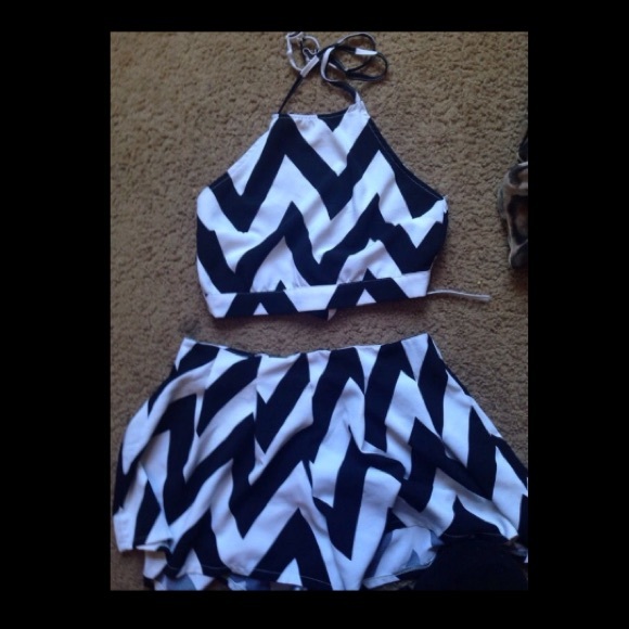 Crop top and bottom - Picture 1 of 1