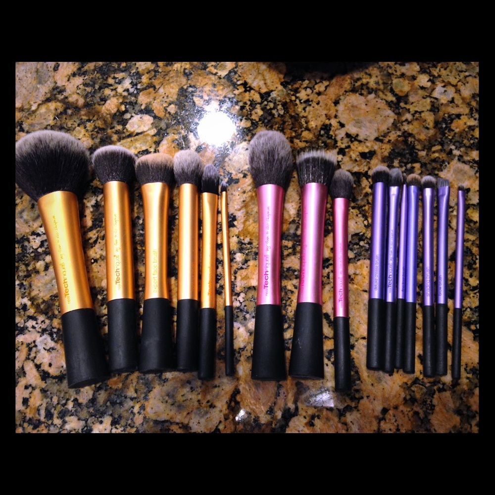 3-sets of Real Techniques Makeup Brushes.