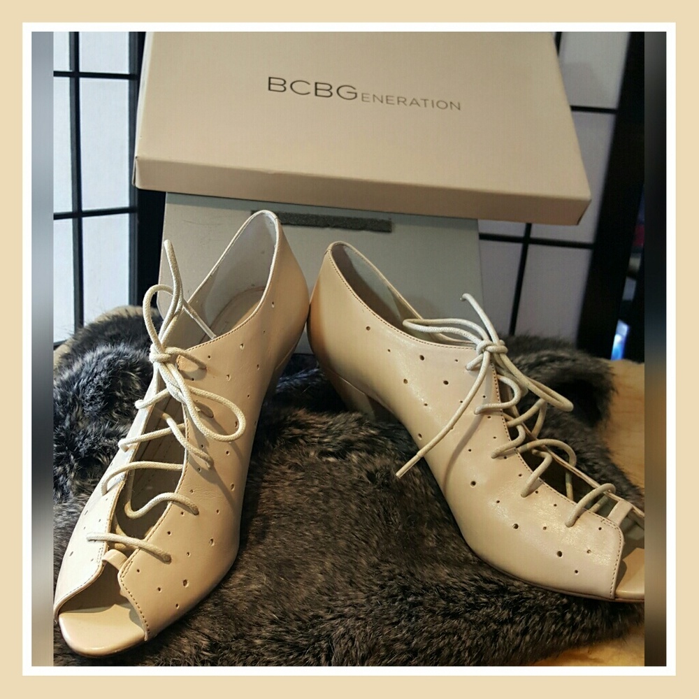 BCBG GENERATION GARA PUMPS SIZE 9.5M NIB