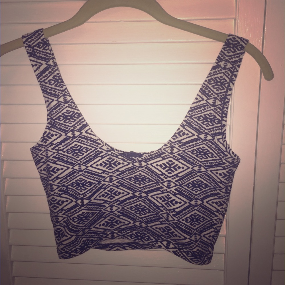 Forever 21 black and white crop top