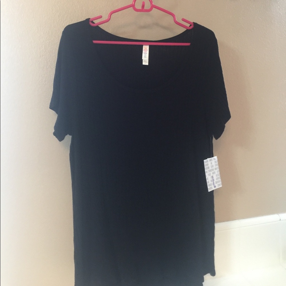 NWT LuLaRoe large classic tee