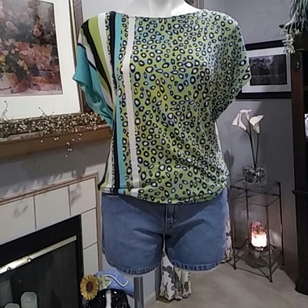 Printed tee.