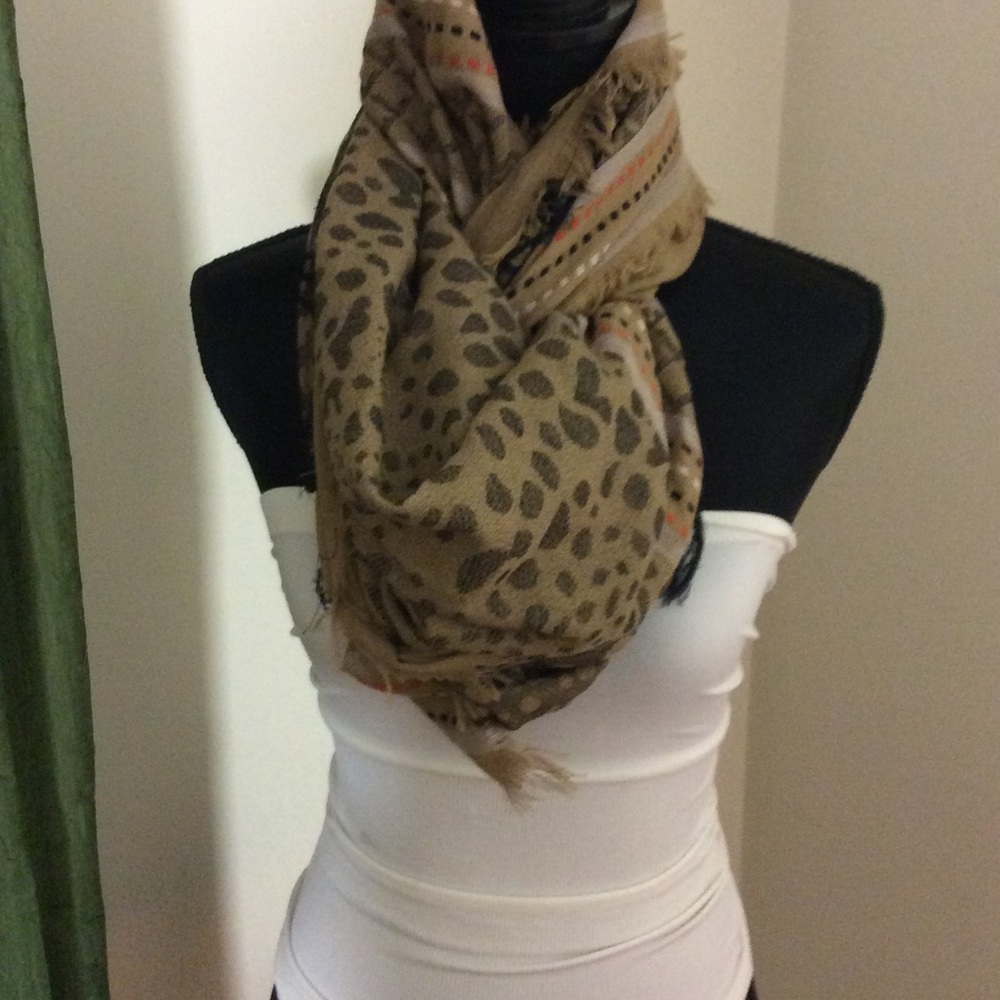 NWT large scarf - Picture 2 of 5