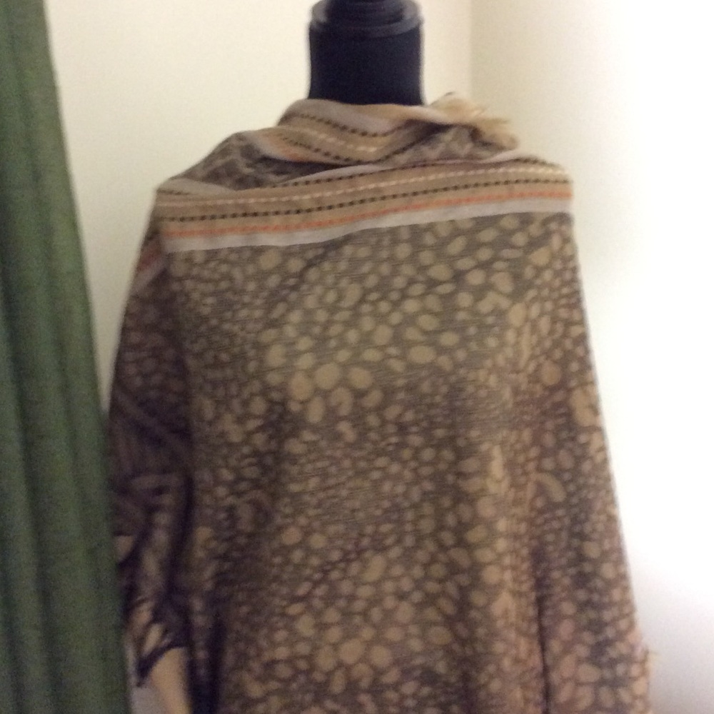 NWT large scarf - Picture 3 of 5