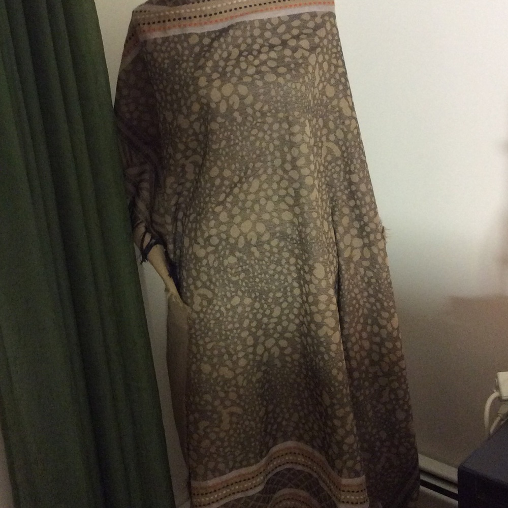 NWT large scarf - Picture 4 of 5