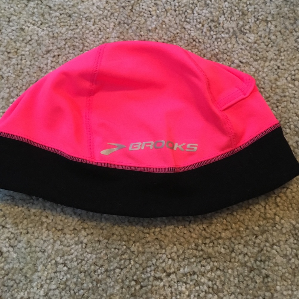 Brand NEW Brooks running hat with ponytail hole.