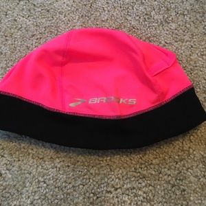 Brand NEW Brooks running hat with ponytail hole.