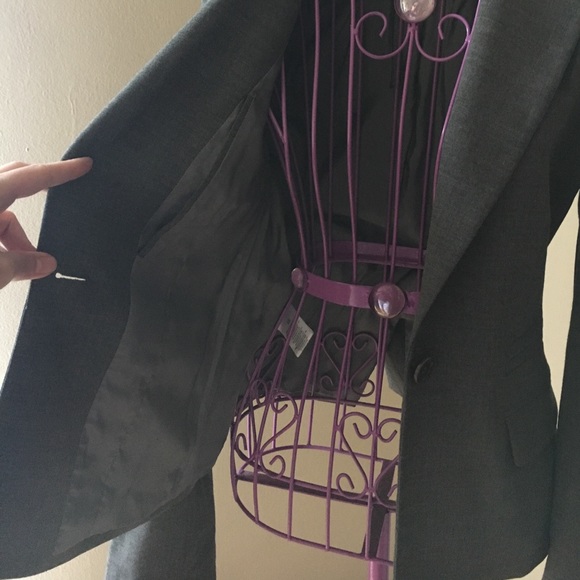 LAST CALL 9/11/22 - BCBG Grey Fitted Blazer One Button Slimming - Picture 8 of 8