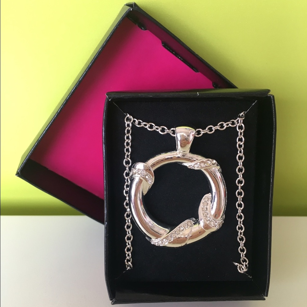 Avon Silver Circle Necklace