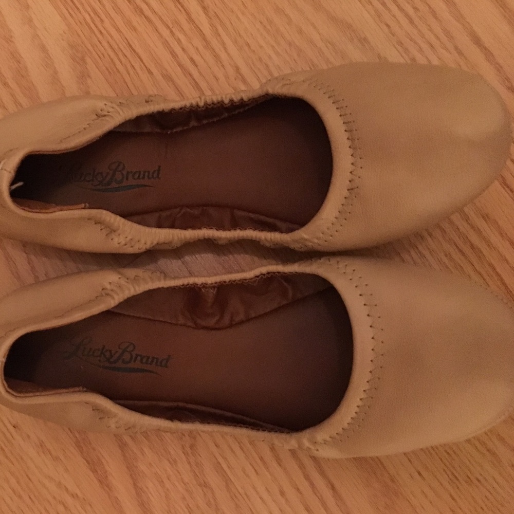 Lucky Brand nude flats