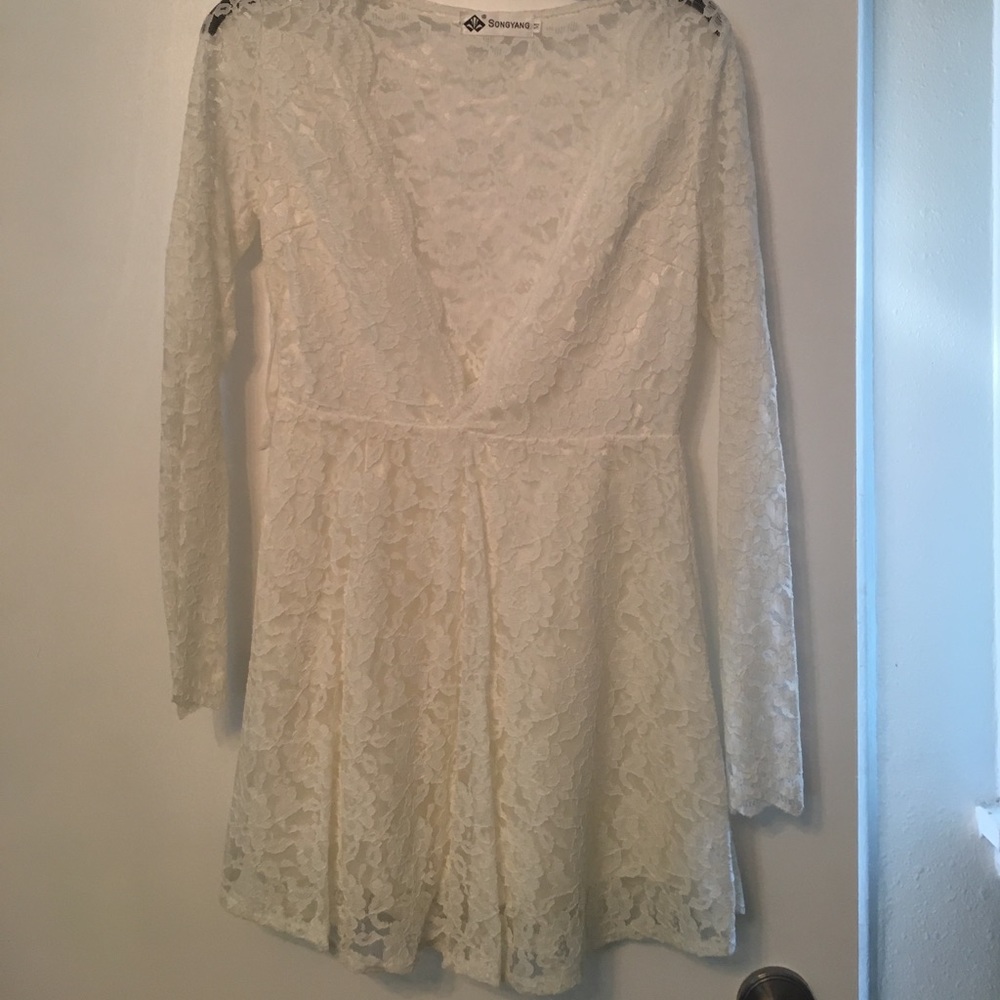 White lace v neck tunic top