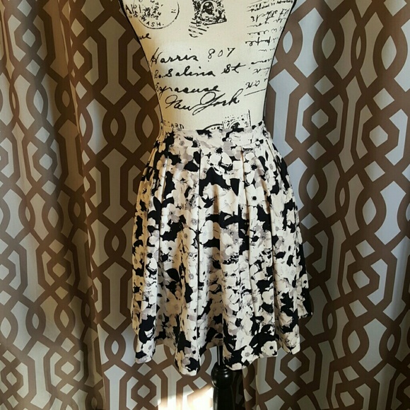 Cynthia Rowley Floral Print Flare Skirt - Picture 2 of 4