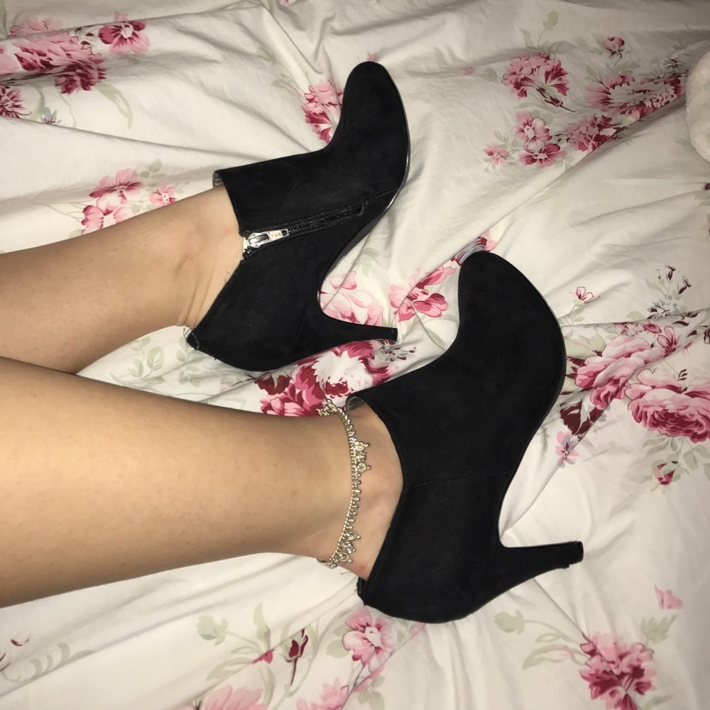 Heeled boots