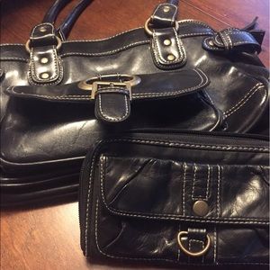 Black purse with matching wallet