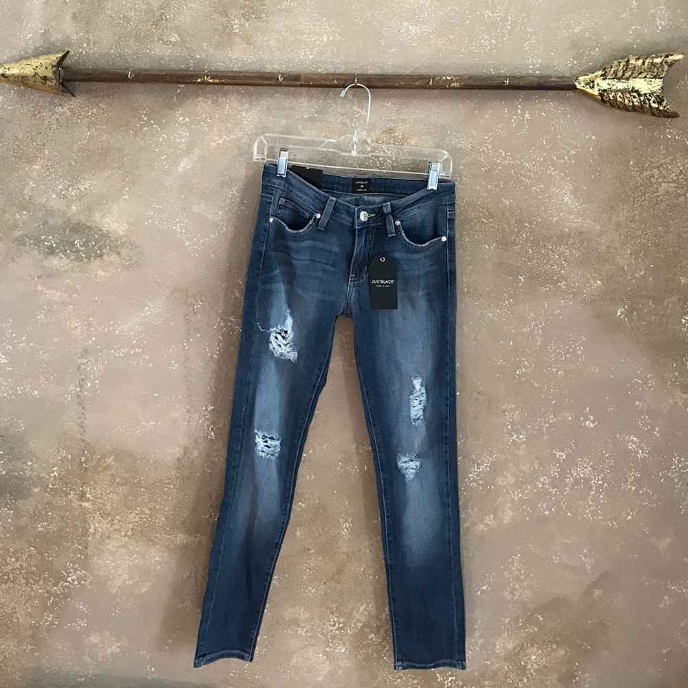 NWT💁🏼 Black distressed ripped skinny Jeans sz 26