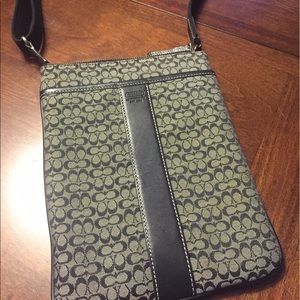 Coach Signature swing pack