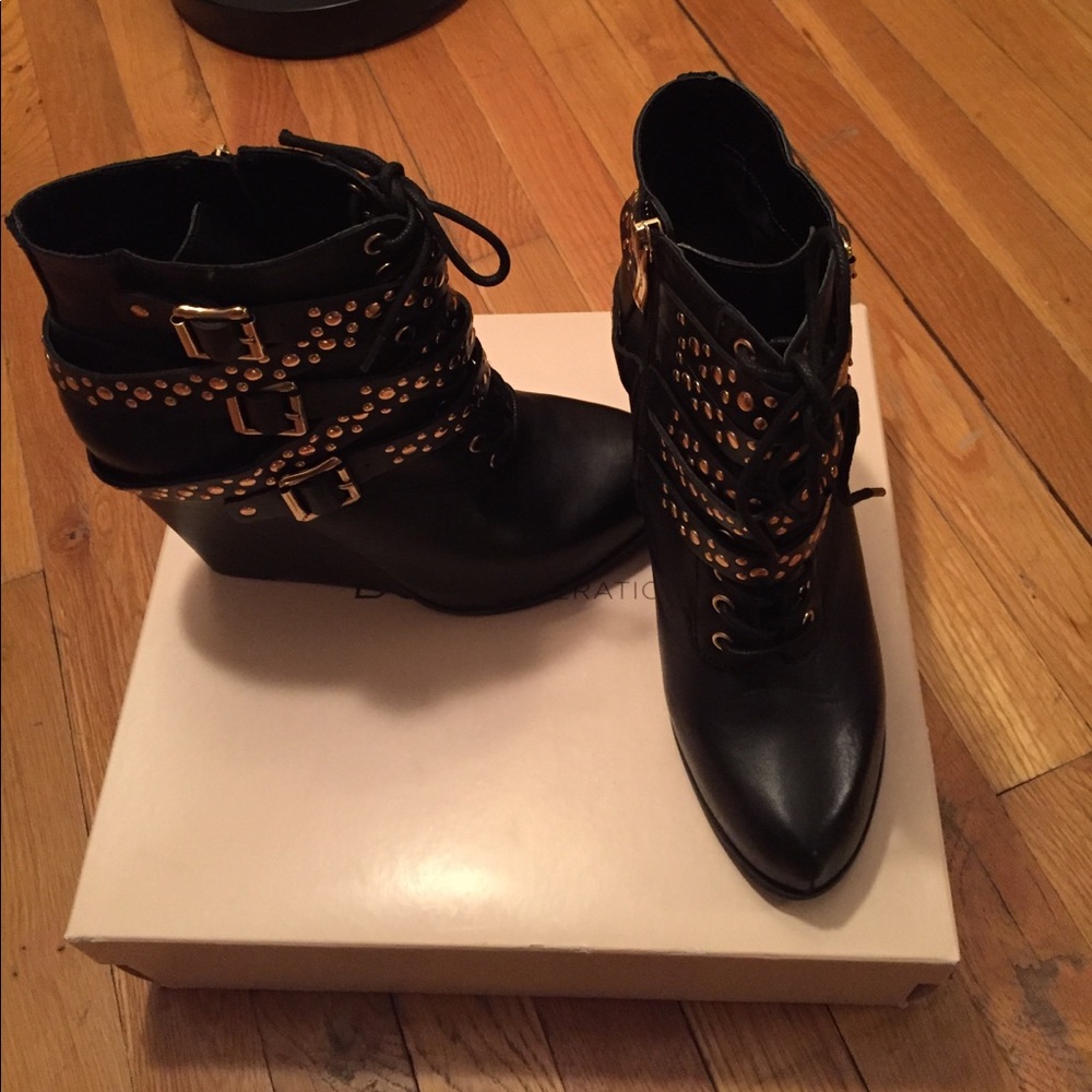 BCBG black boot