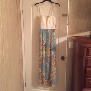 NWT Trixxi Open Back Maxi Dress