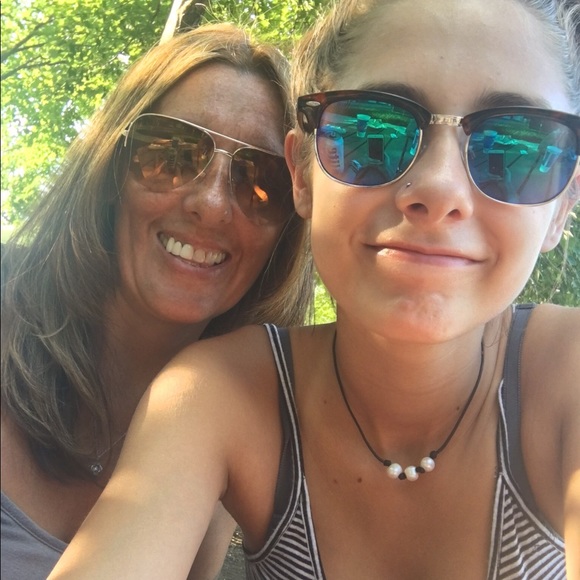 Meet your Posher, Lisa - Picture 2 of 2