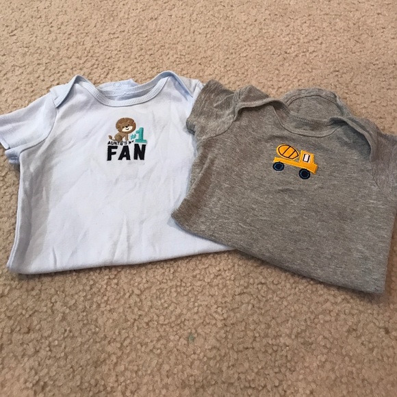 2 pieces of baby boy 6-9 month onesies - Picture 1 of 4