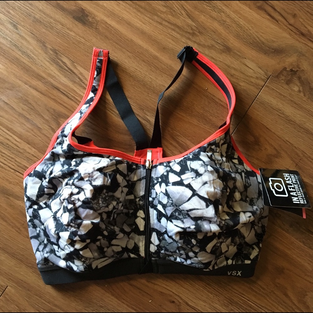 VSX sport bra tag was accidentally torn off during moving and packaging.