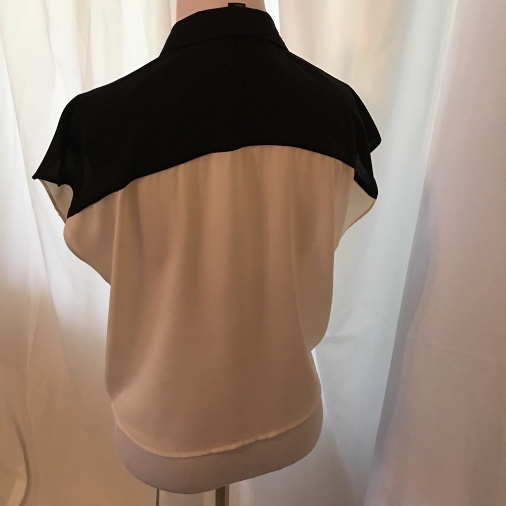Cute blouse - Picture 2 of 3