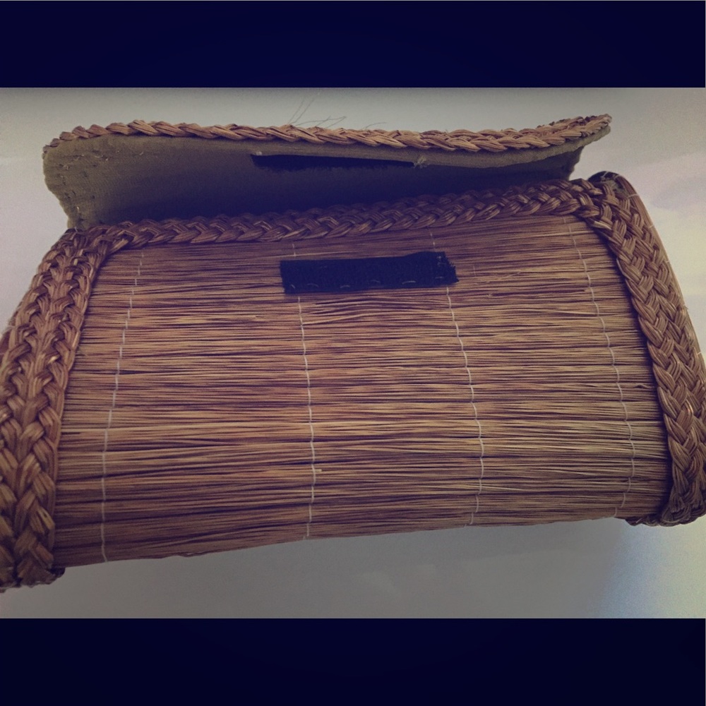 Artisan golden straw clutch 👛