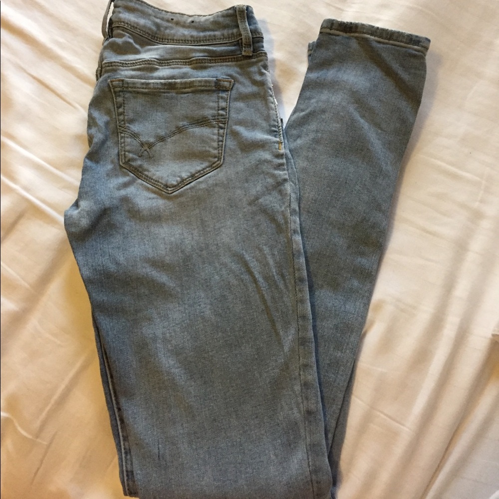 Light wash skinny jeans