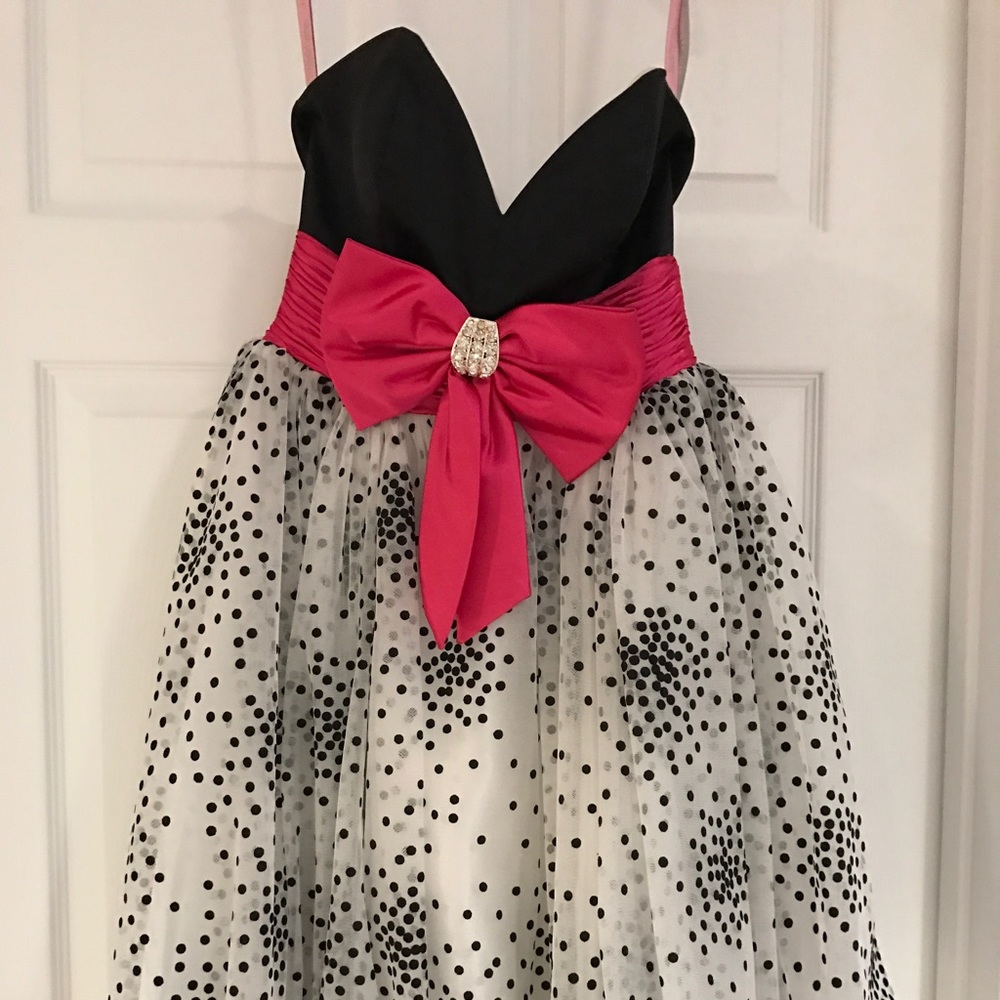 Adorable dress for a special occasion, dance, etc.
