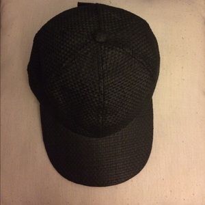 Hat. Baseball style straw hat, black